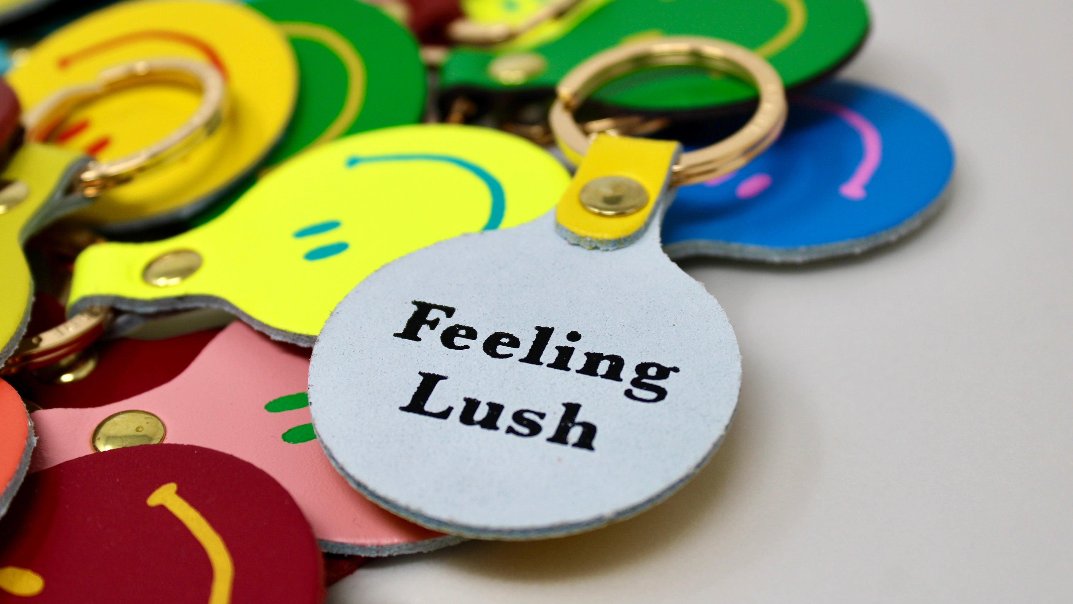 FEELING LUSH SMILIE FACE KEY RING | YELLOW & RED