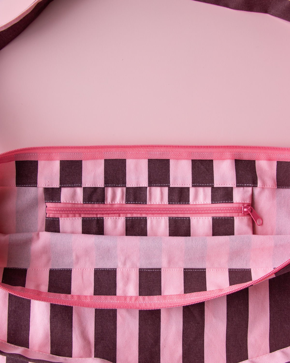 COTTON STRIPED ZIP TOTE BAG - OTHERLETTERS