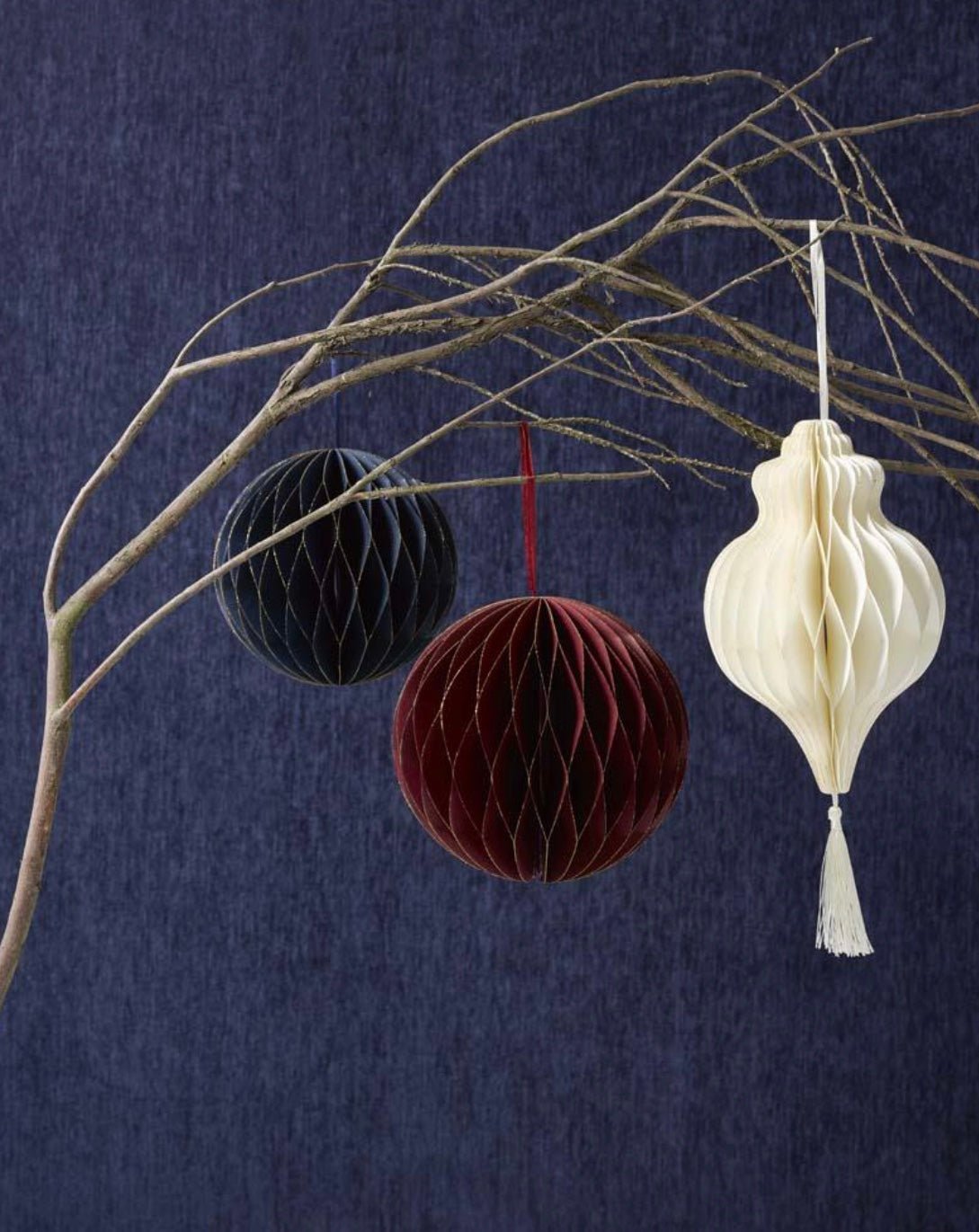 BAUBLE GLITTER EDGE BAUBLE HONEYCOMB | CREAM - OTHERLETTERS