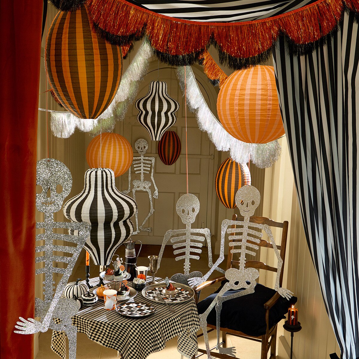 ORANGE & BLACK TINSEL SCALLOPED GARLAND