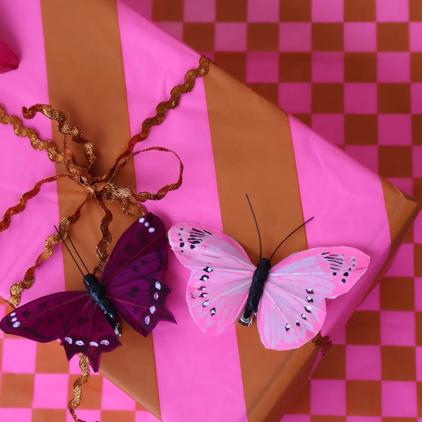 1 x COLOURFUL BUTTERFLY DECORATION | ASSORTED COLOURS