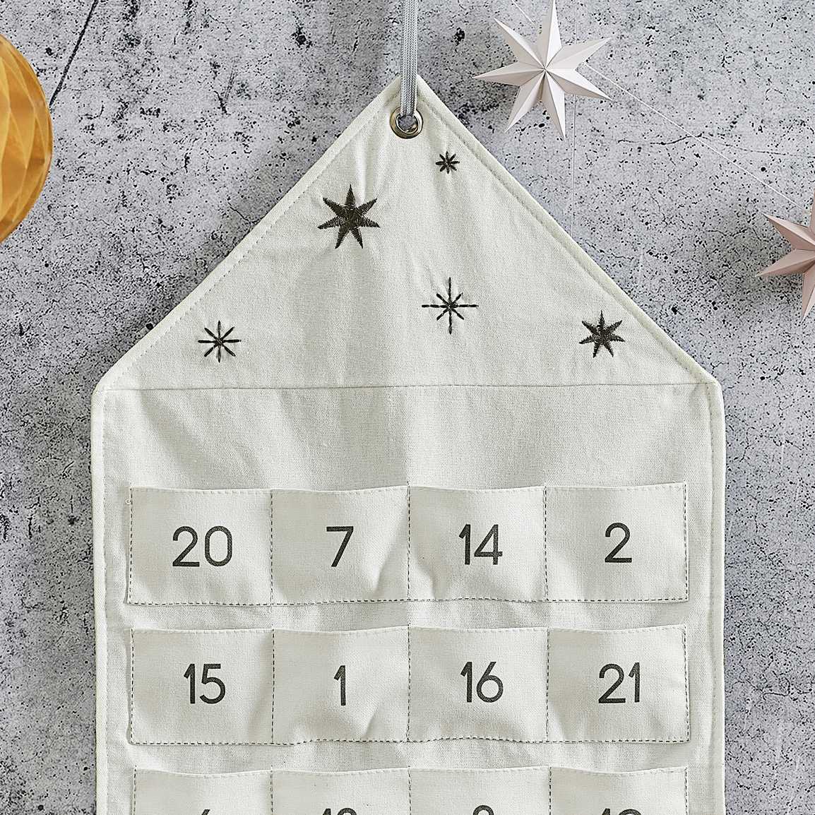 HANGING FABRIC CHRISTMAS ADVENT CALENDAR