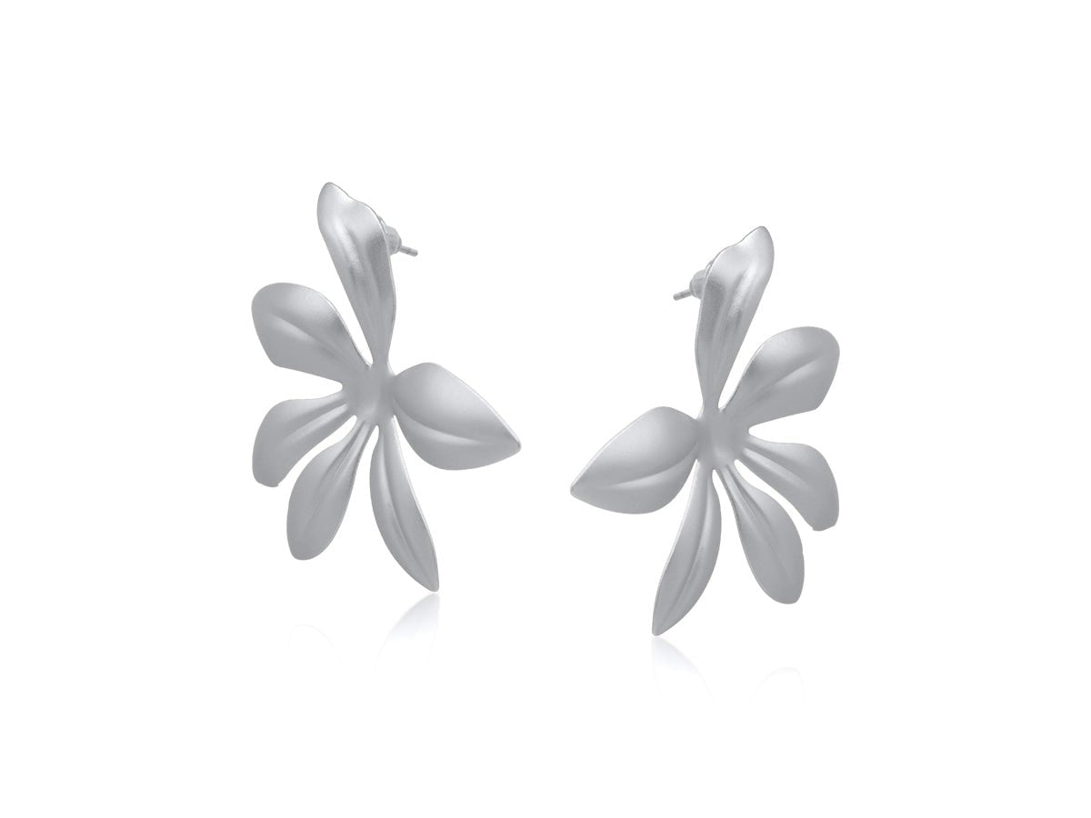 GINEVRA CUT OUT MATTE FLOWER EARRINGS | SILVER - OTHERLETTERS