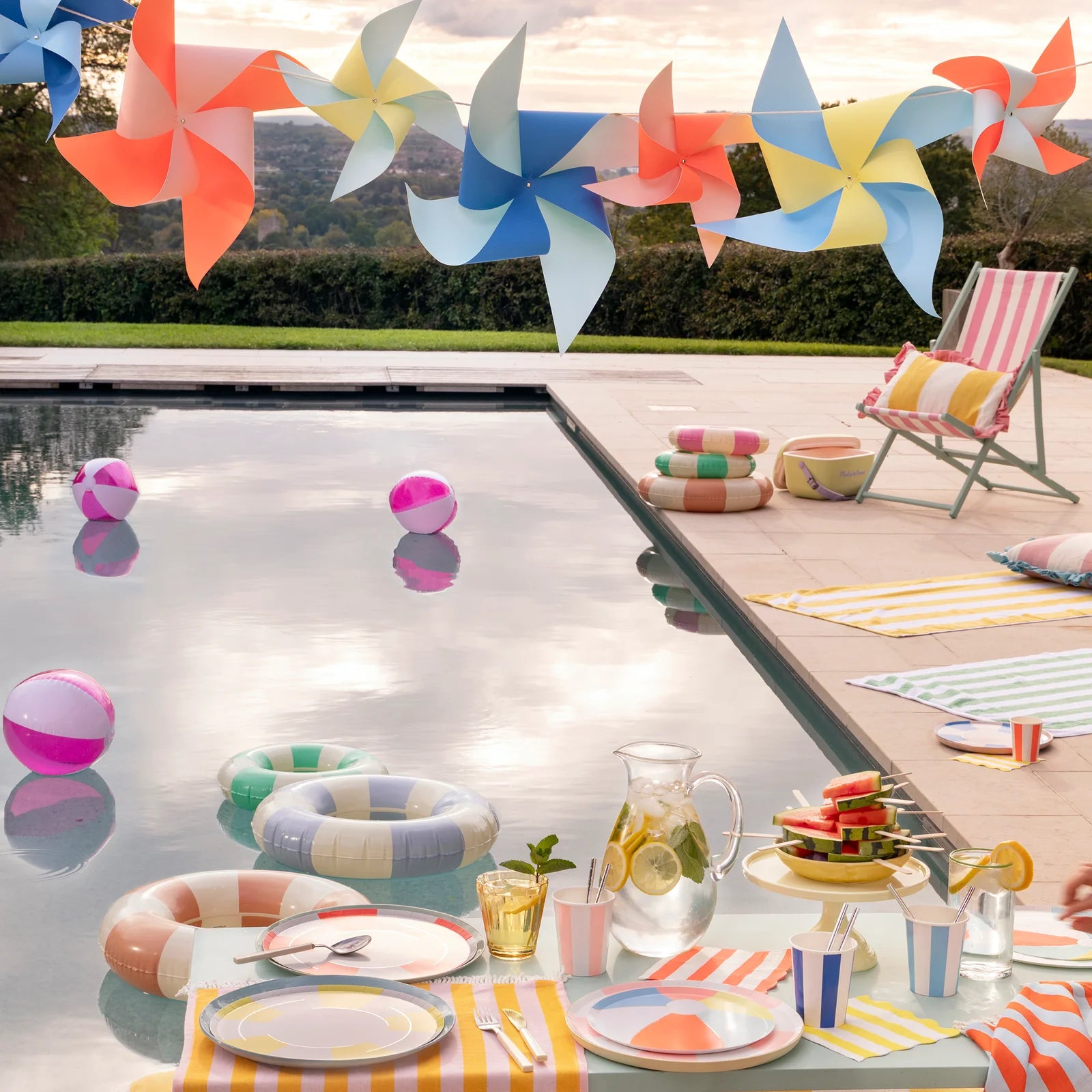 GIANT PINWHEEL PARTY GARLAND KIT