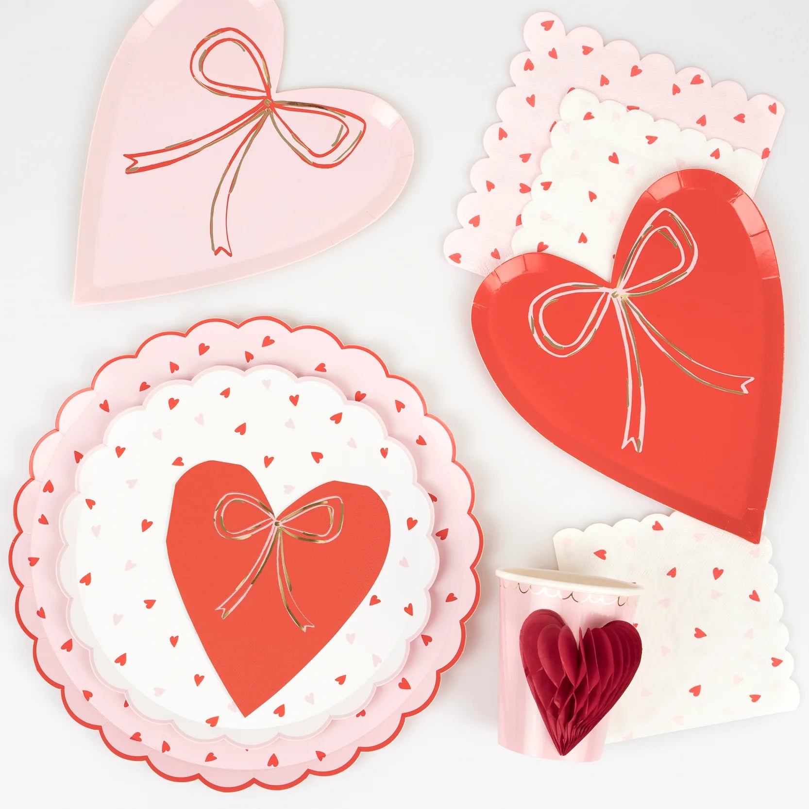 HEART PATTERN LARGE PAPER PLATES