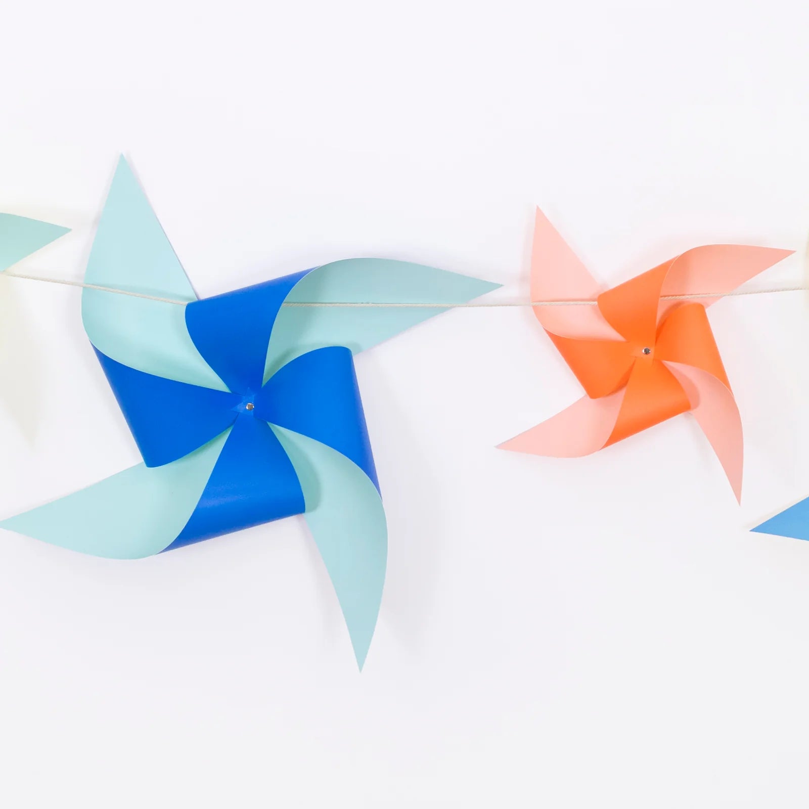 GIANT PINWHEEL PARTY GARLAND KIT