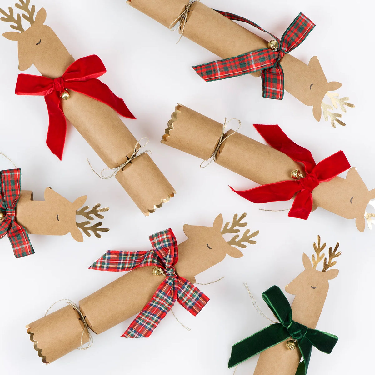 TARTAN & VELVET BOW REINDEER CRACKERS