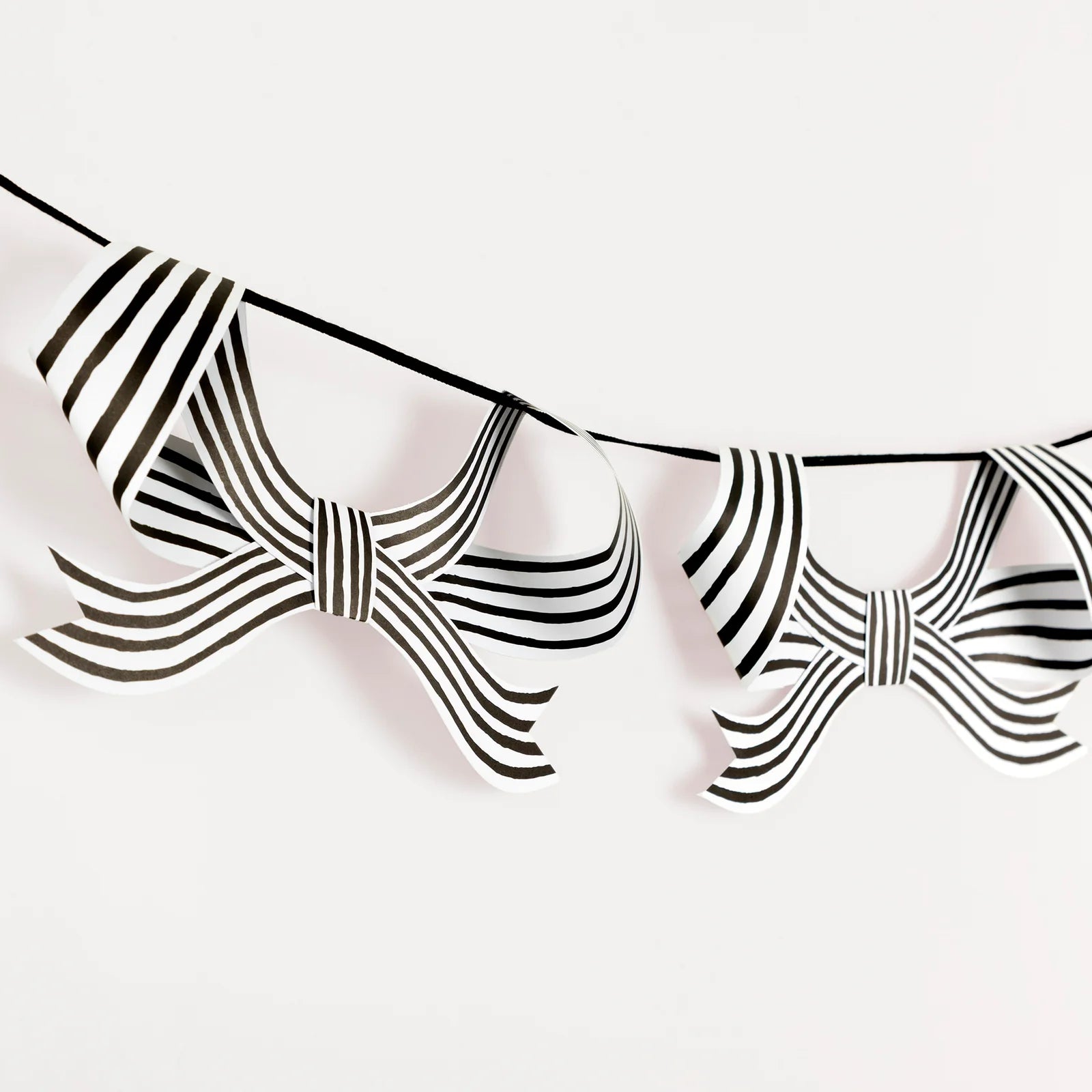 BLACK & WHITE STRIPY BOW GARLAND - OTHERLETTERS
