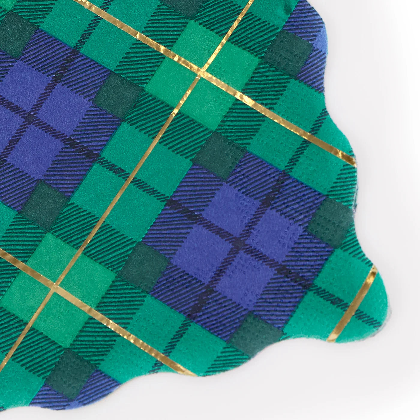 Tartan paper napkins with wavy edges and gold foil details