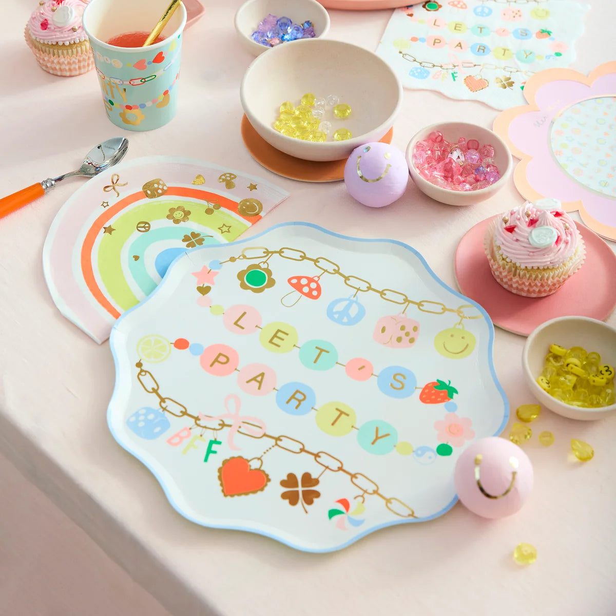 CHARM PARTY PAPER PLATES