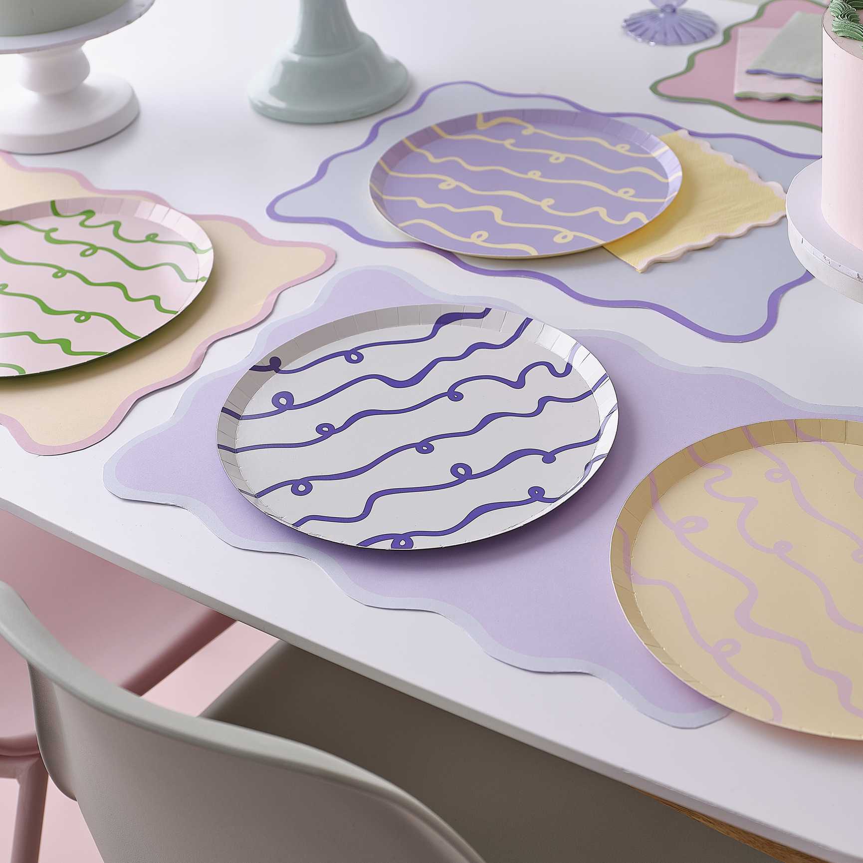 WAVY PASTEL PAPER PLATES