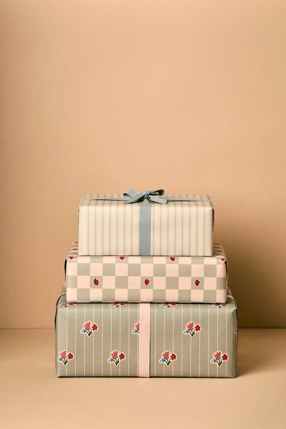 STRAWBERRY CHEQUERED WRAPPING PAPER | 3 SHEETS ROLLED - OTHERLETTERS