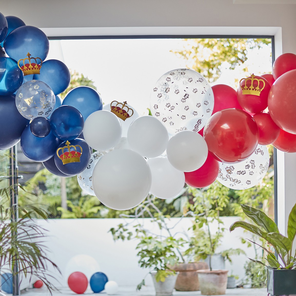 CORONATION BALLOON ARCH