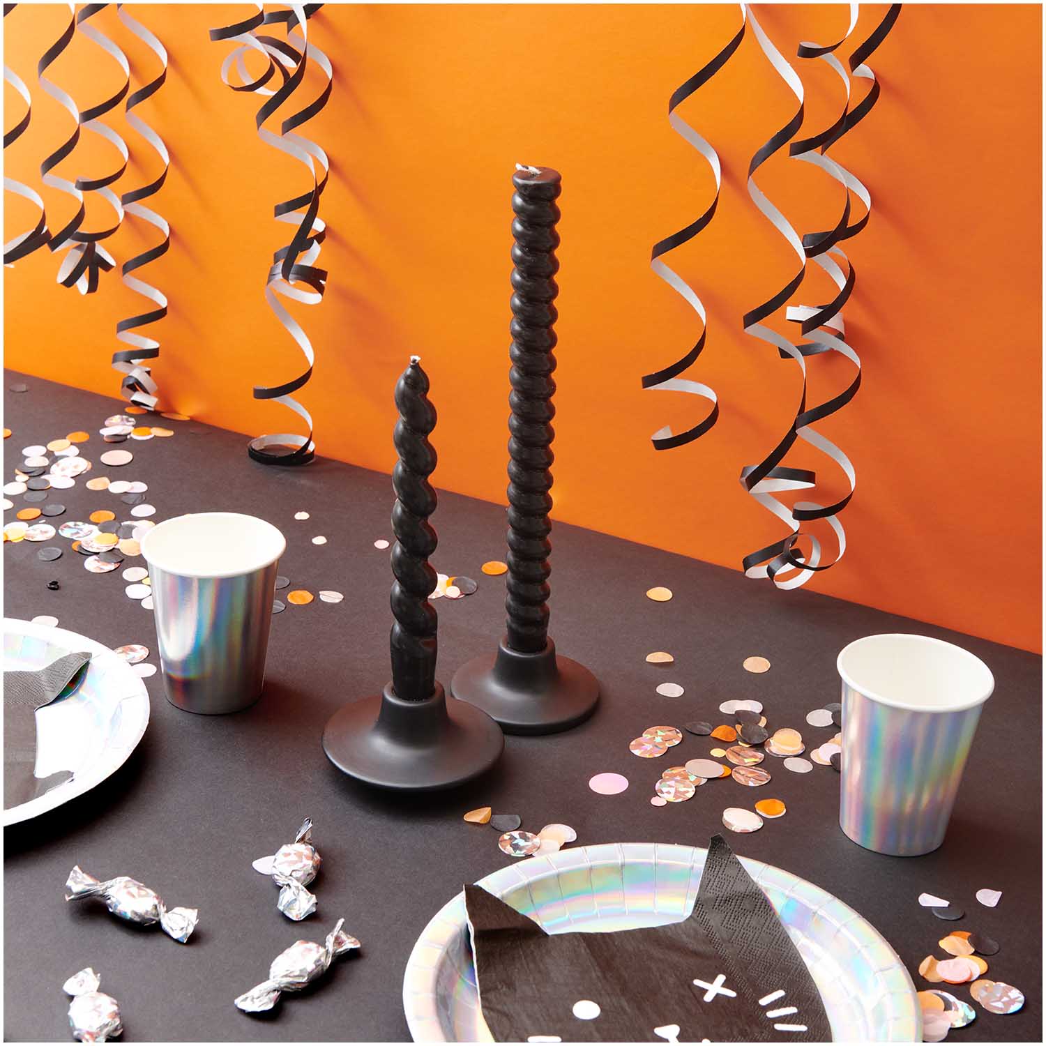 SHORT SPIRAL CANDLE | BLACK - OTHERLETTERS